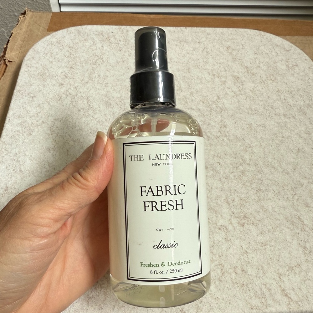 THE LAUNDRESS 🧺 Fabric Fresh Classic Spray 🤍